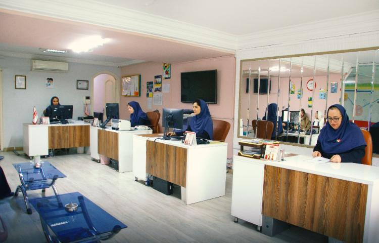 سالن ورودی دبستان دخترانه ناحیه 4 مشهد - بهار