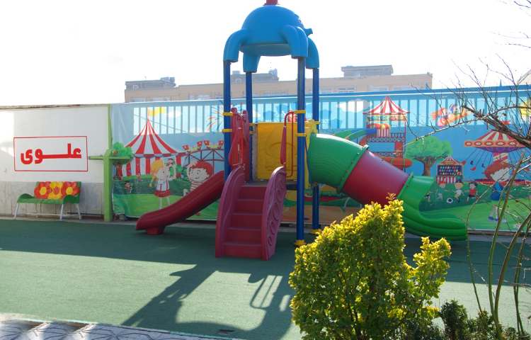 حیاط دبستان دخترانه ناحیه 7 مشهد - حجاب