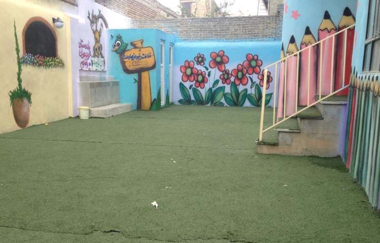 حیاط دبستان دخترانه نوآوران علم دو میاندوآب
