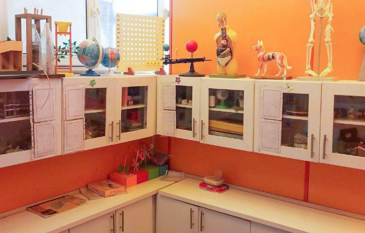 آزمایشگاه دبستان دخترانه گلباد تبریز