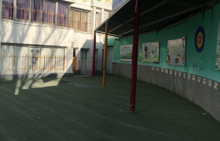 حیاط دبستان دخترانه گلباد تبریز