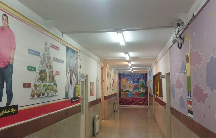 راه‌پله دبستان پسرانه ادیبان دو زنجان