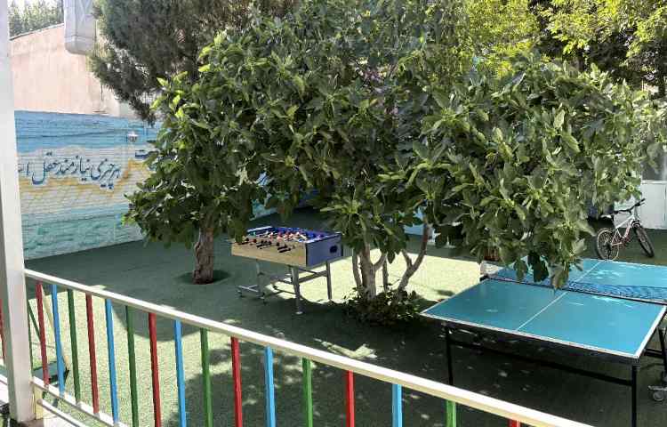 حیاط دبستان پسرانه باقرالعلوم گلپایگان