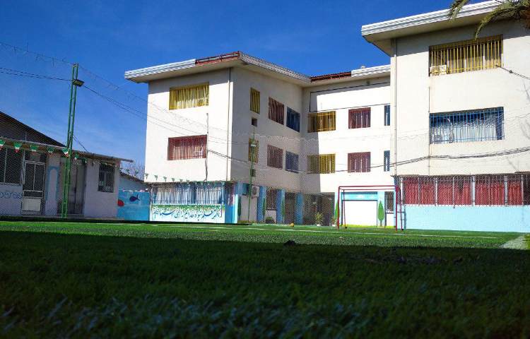 حیاط دبستان پسرانه خلاقیت فردا بهشهر