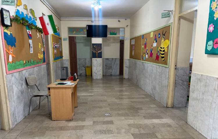 راه‌پله دبستان پسرانه دانش سهند آهکی اسکو