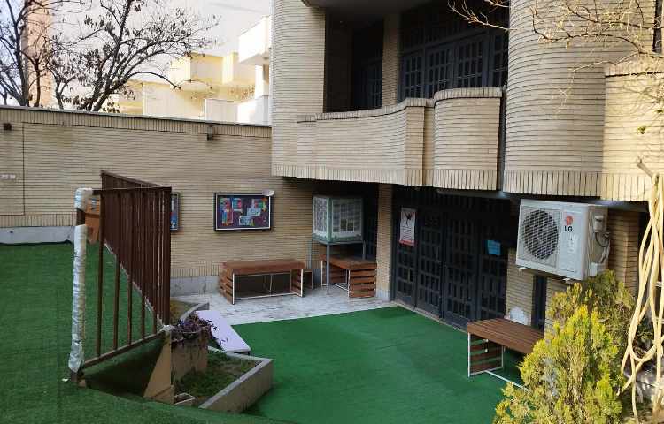 حیاط دبستان پسرانه ملاصدرا اصفهان