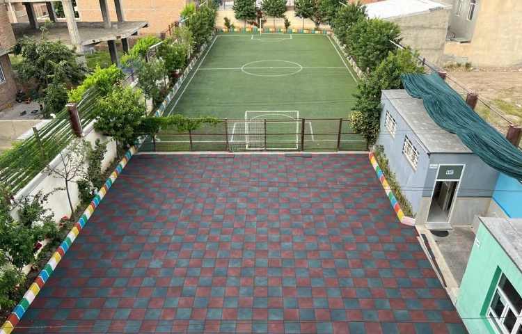 حیاط دبستان پسرانه ممتاز پیرانشهر