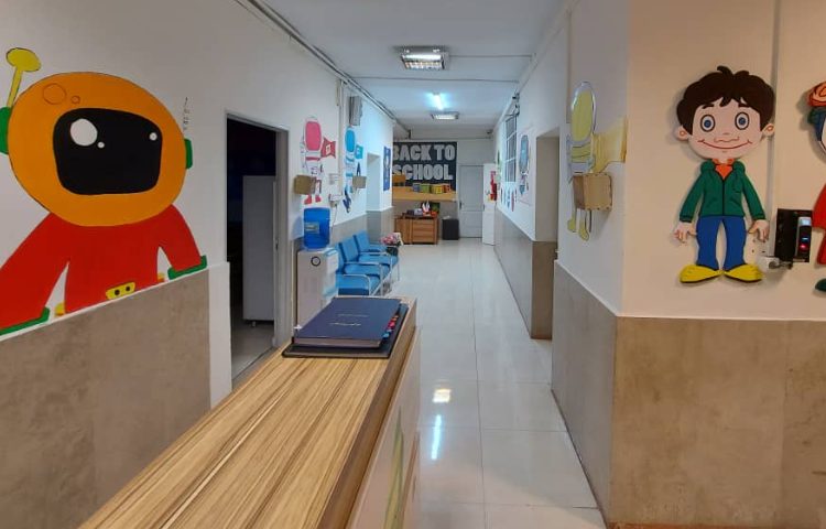 سالن ورودی دبستان پسرانه منطقه 11 تهران - منیریه