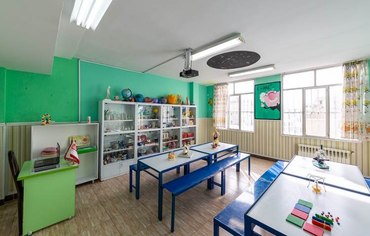 آزمایشگاه دبستان پسرانه منطقه 13 تهران - فلکه اطلاعات