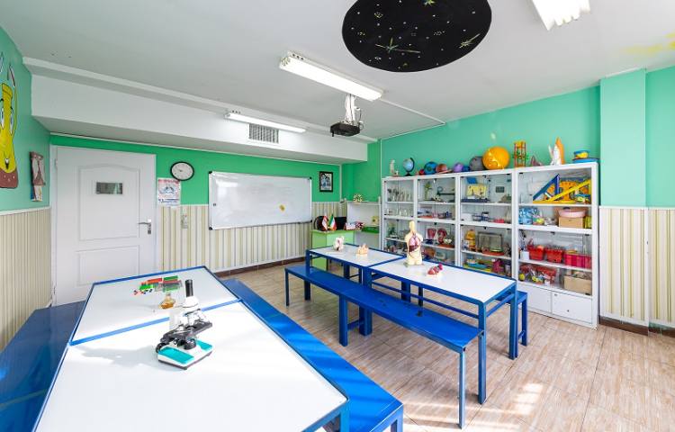 آزمایشگاه دبستان پسرانه منطقه 13 تهران - فلکه اطلاعات