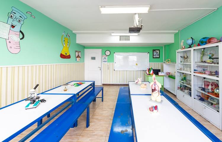 آزمایشگاه دبستان پسرانه منطقه 13 تهران - فلکه اطلاعات