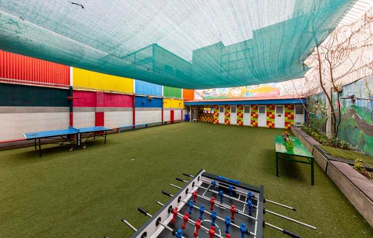 حیاط دبستان پسرانه منطقه 13 تهران - فلکه اطلاعات