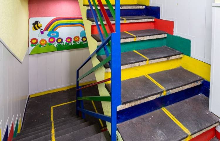 راه‌پله دبستان پسرانه منطقه 13 تهران - فلکه اطلاعات