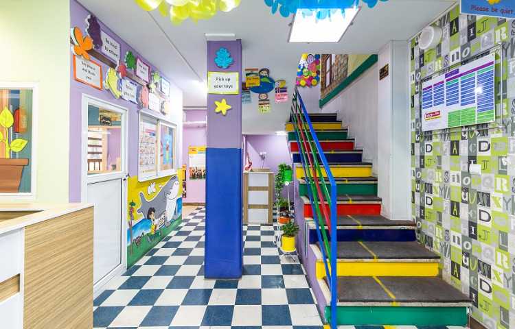 راه‌پله دبستان پسرانه منطقه 13 تهران - فلکه اطلاعات