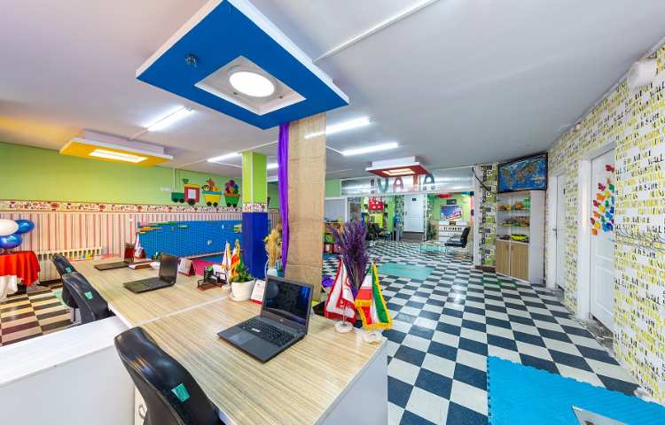 سالن ورودی دبستان پسرانه منطقه 13 تهران - فلکه اطلاعات