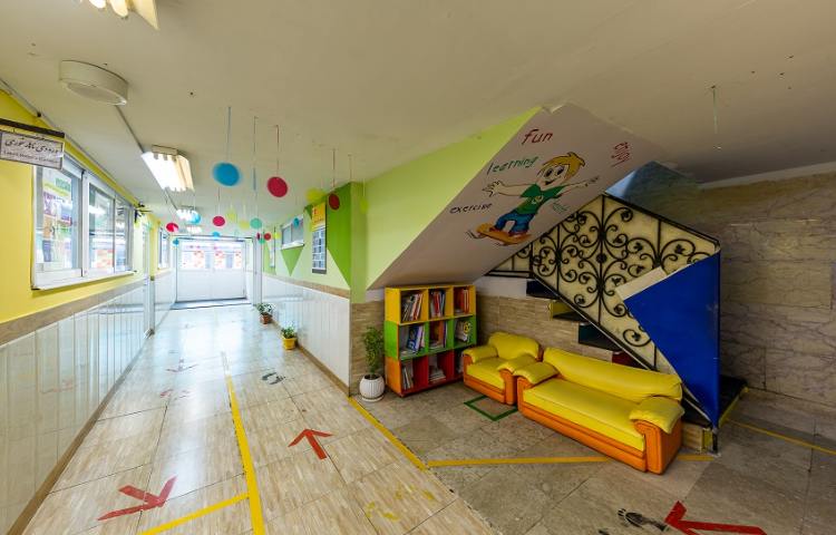 سالن ورودی دبستان پسرانه منطقه 13 تهران - فلکه اطلاعات