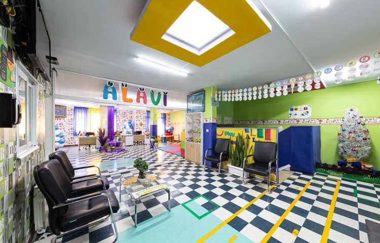 سالن ورودی دبستان پسرانه منطقه 13 تهران - فلکه اطلاعات