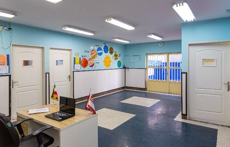 سالن ورودی دبستان پسرانه منطقه 5 تهران - جنت آباد