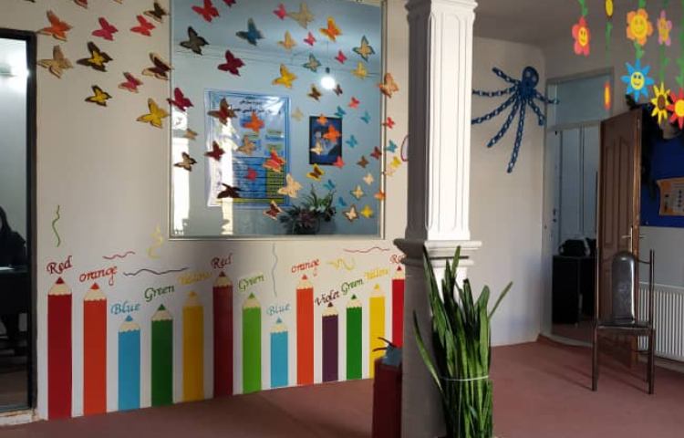 راه‌پله دبستان پسرانه مهرآیین میاندوآب