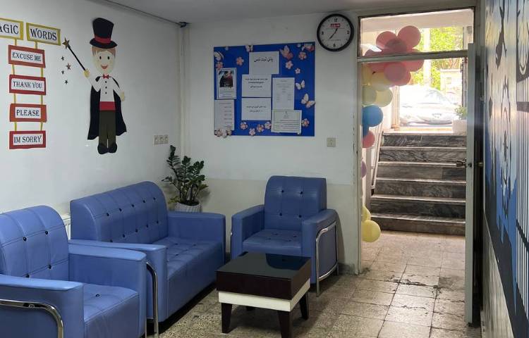 سالن ورودی دبستان پسرانه مهرآیین میاندوآب