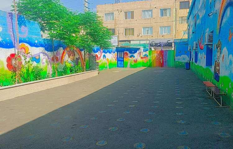 حیاط دبستان پسرانه مهرسینا قرچک