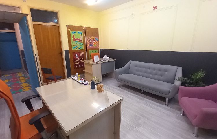 اتاق مشاور دبستان پسرانه ناحیه 3 اصفهان - مرداویج