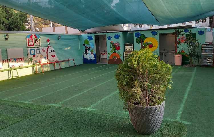 حیاط دبستان پسرانه ناحیه 3 اصفهان - مرداویج