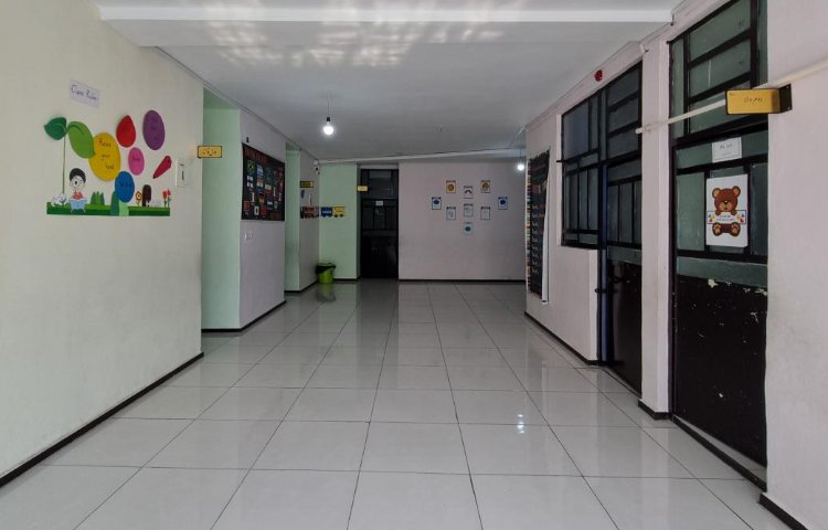 راه‌پله دبستان پسرانه پیشگامان (دو) علوی بندرعباس