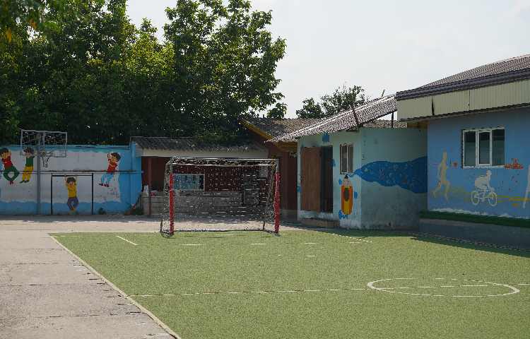 حیاط دبستان پسرانه پیشگامان دو قائم شهر