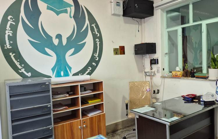 دفتر مدیریت دبستان پسرانه پیشگامان دو قائم شهر