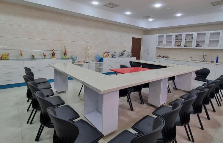 آزمایشگاه دبستان پسرانه پیشگامان (یک) علوی بندرعباس