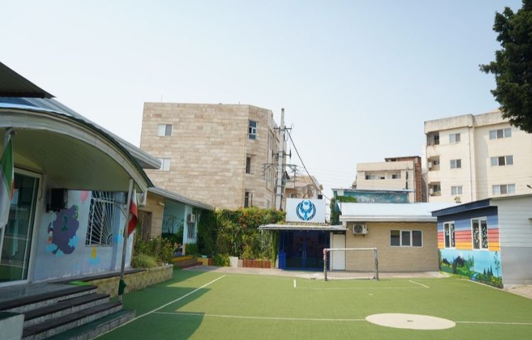 حیاط دبستان پسرانه پیشگامان یک قائم شهر
