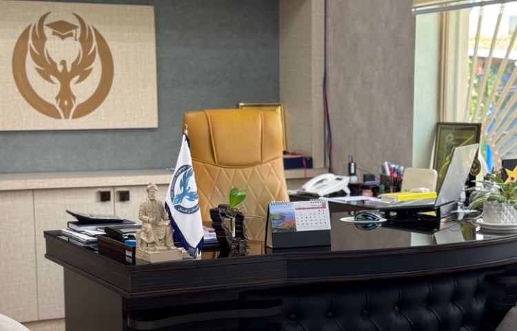دفتر مدیریت دبستان پسرانه پیشگامان یک قائم شهر