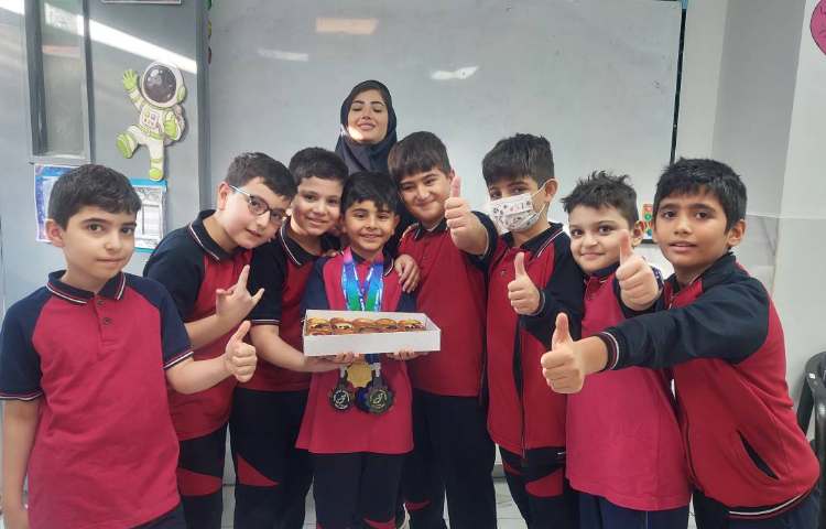 درخشش دانش‌آموزان دبستان علوی در مسابقات بین‌المللی رباتیک مالزی و کشوری 3