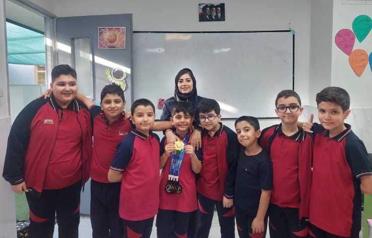 درخشش دانش‌آموزان دبستان علوی در مسابقات بین‌المللی رباتیک مالزی و کشوری 6