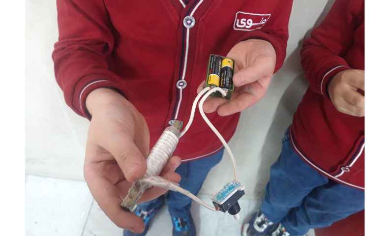 درست کردن آهنربای الکتریکی و قطب نما 3