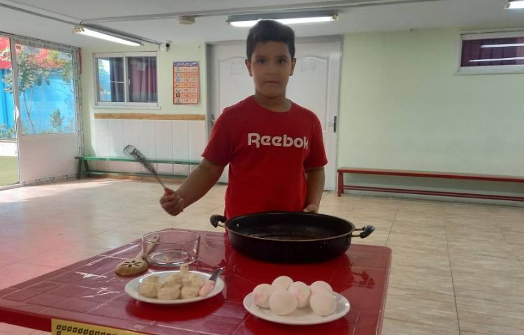 : درست کردن املت با توجه به موضوع کتاب story و روخوانی