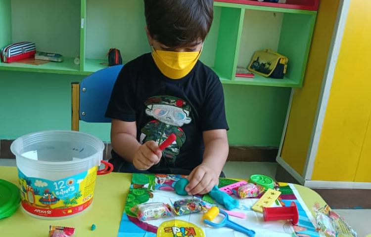 درست کردن خوراکی ها با خمیر بازی، نمایش عروسکی، کلاس بادبادک 1