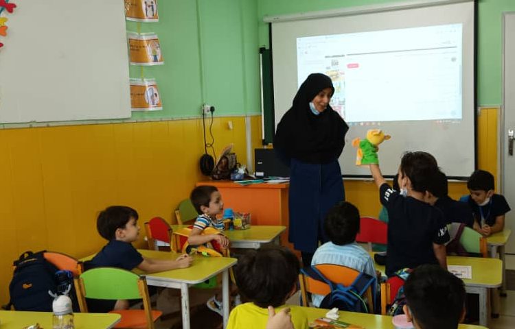 درست کردن خوراکی ها با خمیر بازی، نمایش عروسکی، کلاس بادبادک 7