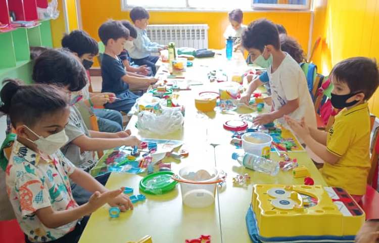 درست کردن خوراکی ها با خمیر بازی، نمایش عروسکی، کلاس بادبادک