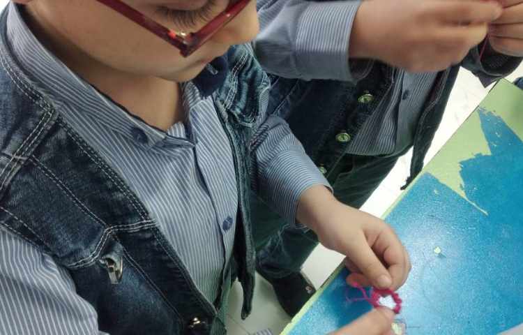 درست کردن شکوفه های بهاری برای تابلو چهار فصل 3