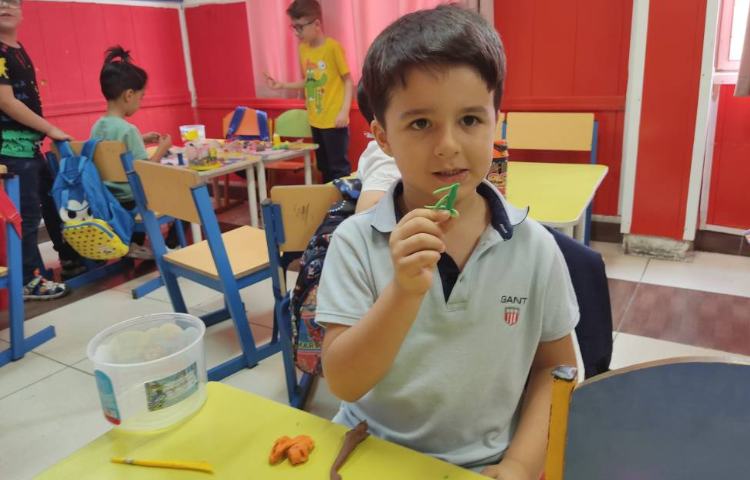 : درست کردن مسواک با خمیر جهت آموزش بهداشت فردی 3