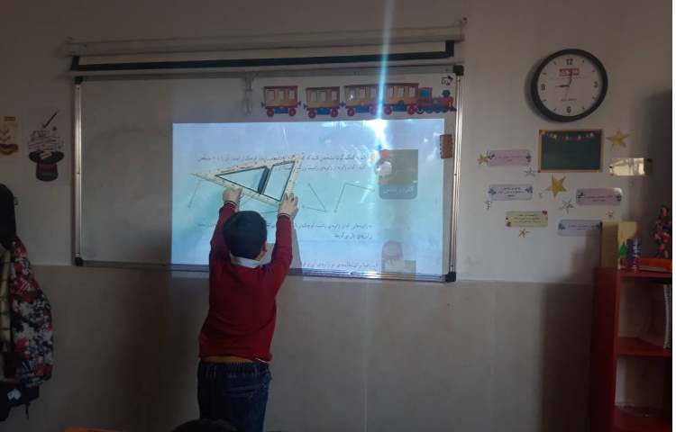 درست کردن نقاله و استفاده از گونیا و نقاله در جهت تثبیت درس 3
