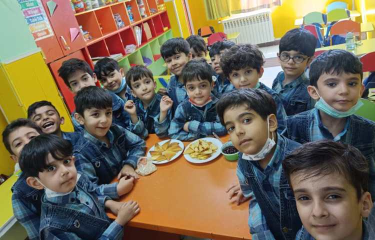 :درست کردن پنکیک با همکاری نوآموزان