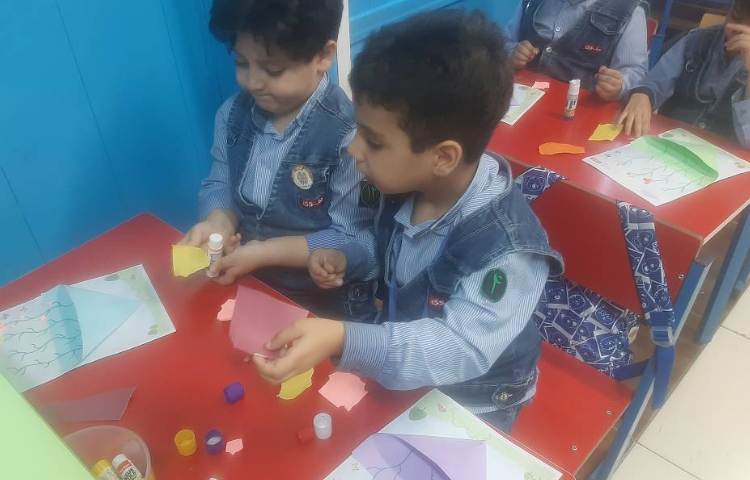 درست کردن کاردستی دسته گل به همراه عزیزانم 4