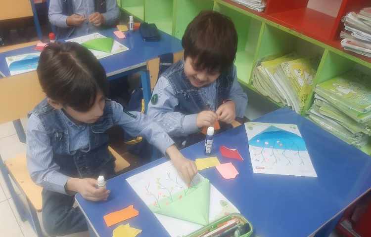 درست کردن کاردستی دسته گل به همراه عزیزانم 5