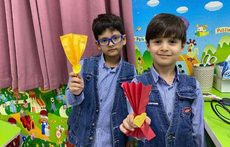 درست کردن کاردستی روز دانش آموز-زنگ General English 3