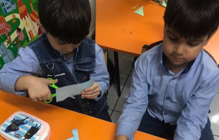 درست کردن کاردستی روز کودک 2