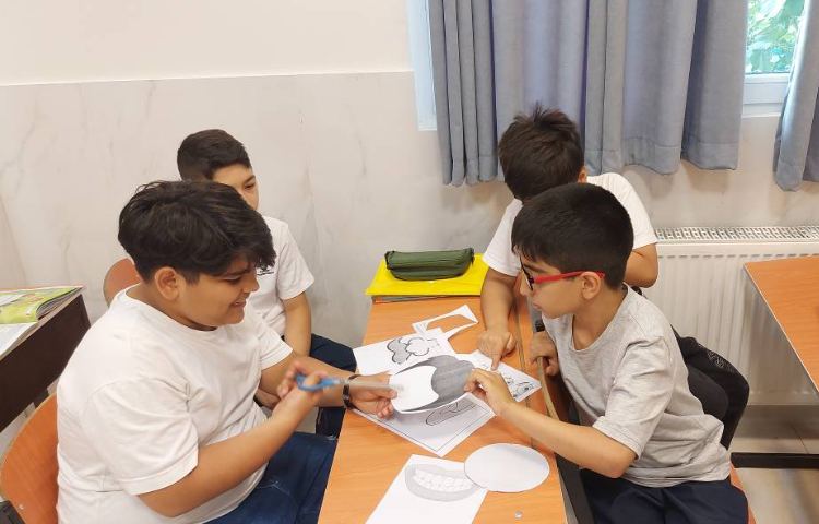 درست کردن کاردستی مربوط به درس Face Parts 3