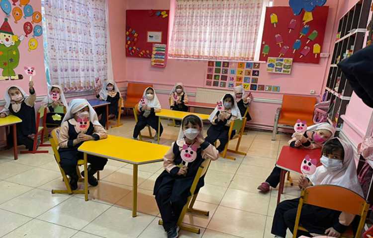 درست کردن کاردستی مرتبط با حرف تدریس شده 1